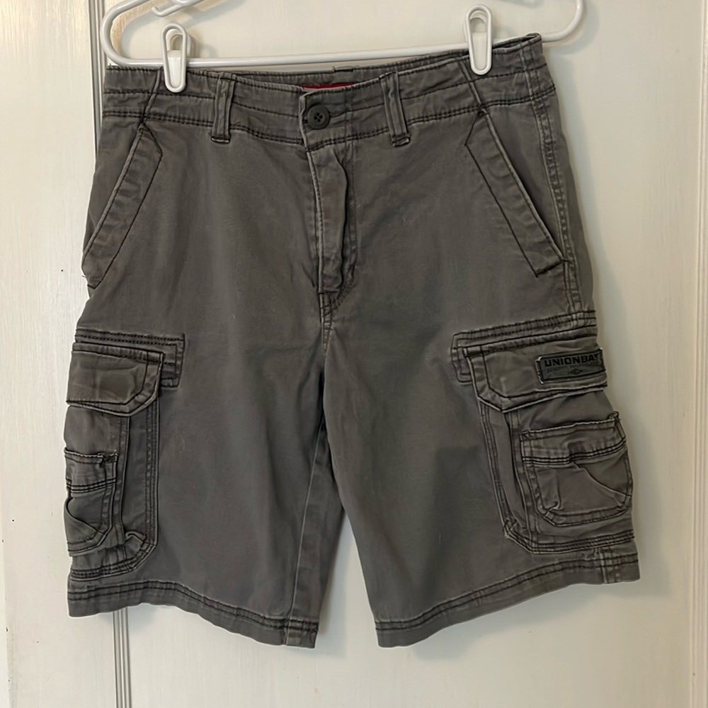 Unionbay Gray Cargo Shorts. Size 30.